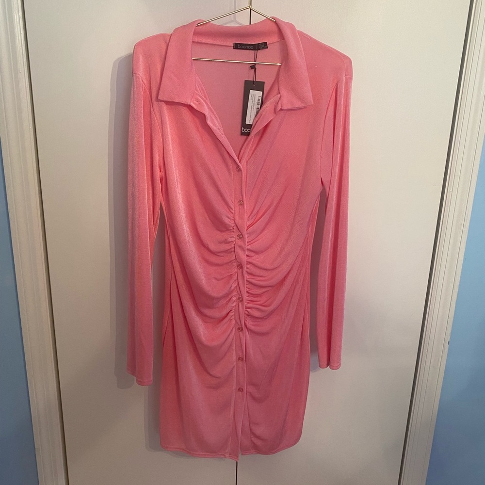 NWT Boohoo Ruched Pink Slinky Dress Size 14 with collar and buttons down front